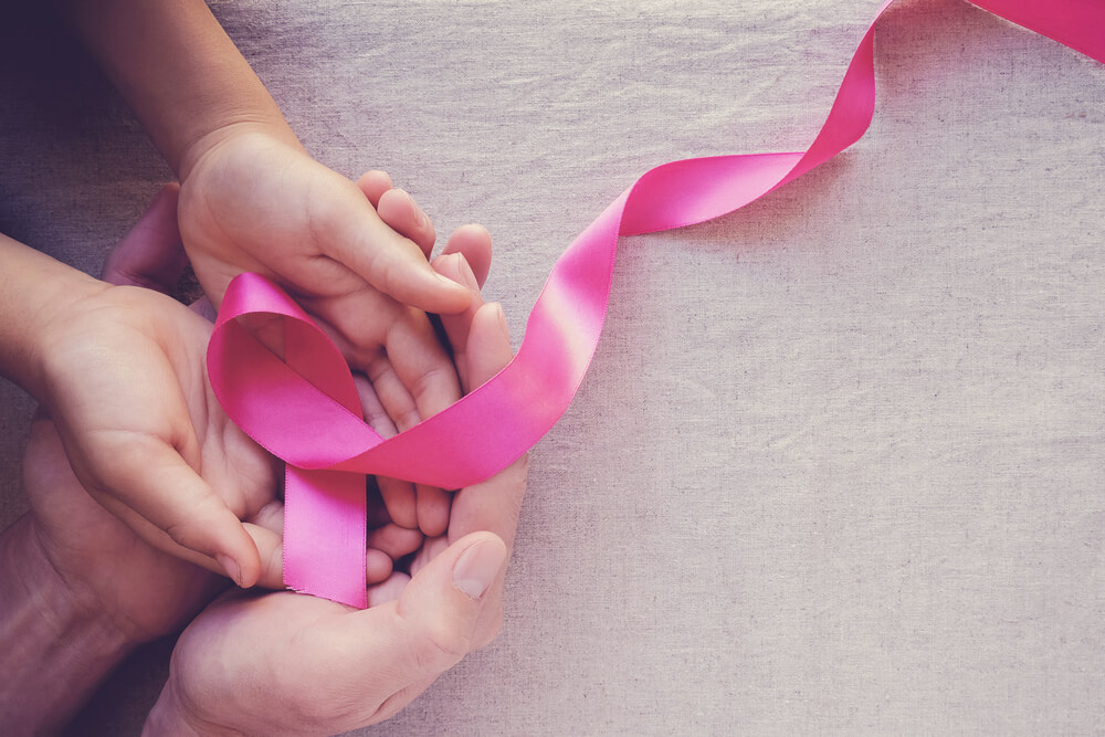 家中若有乳癌疾病史可透過BRCA乳癌遺傳基因檢測瞭解自身罹病風險